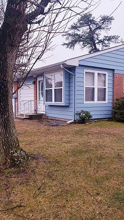 3rd image of 23 Franklin Pl #B