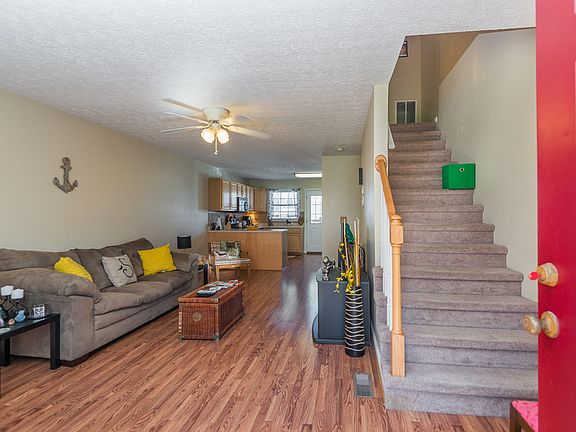 3rd image of 289 Beaverview Dr