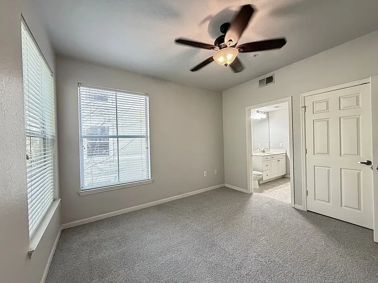 8539 Gate Pkwy W #1724 — Photo 24