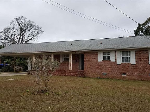 3rd image of 821 Fairfax Dr