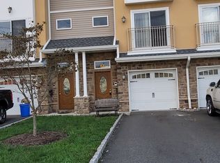 56 Race St, Hillside, NJ 07205