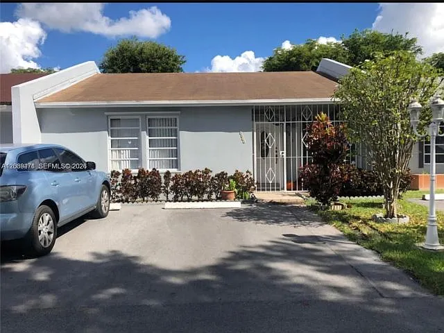 5813 SW 140th Ave