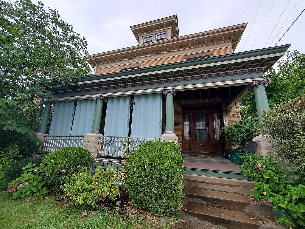 225 2nd St photo 1