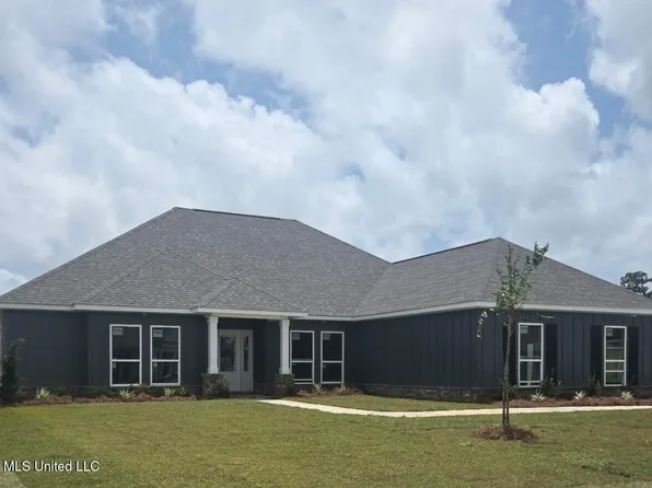6633 Palm Pointe Dr, Ocean Springs, MS 39564