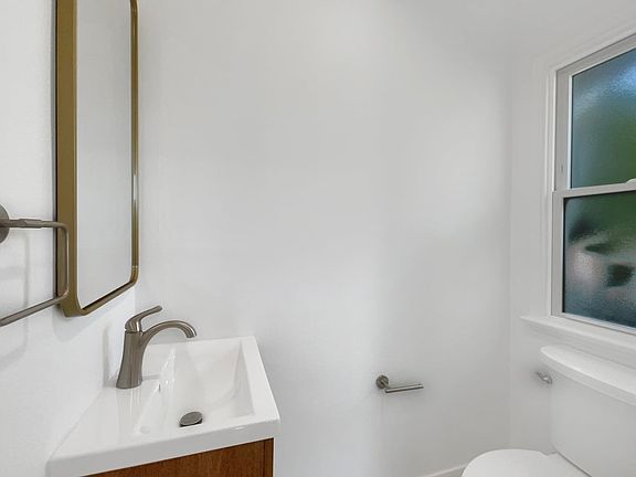 4th image of 10024 Odessa Ave #2