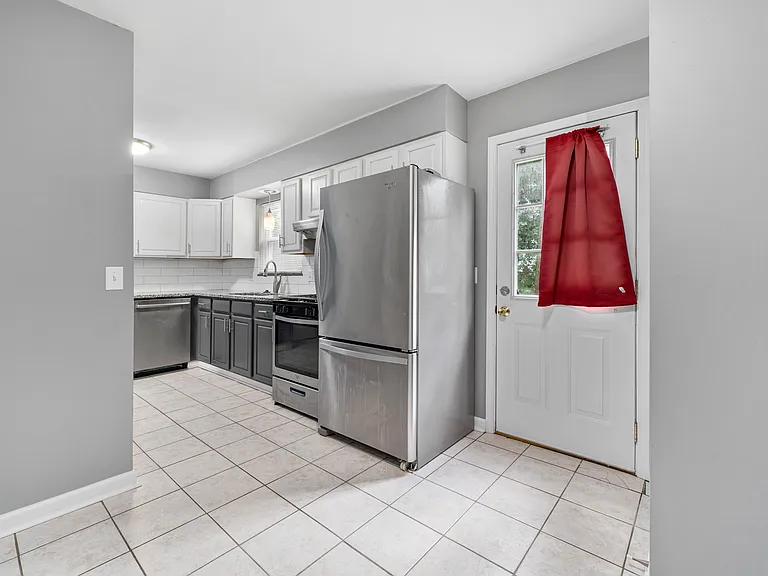 1167 Edgehill Rd — Photo 3