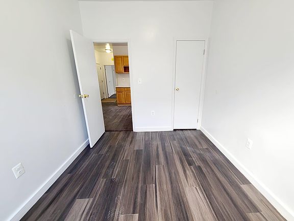 4th image of 1712 Townsend Ave #5