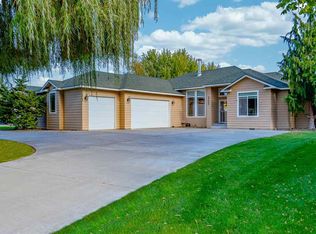 3700 S Highlands Blvd, West Richland, WA 99353