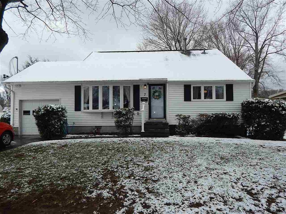 1st image of 7 Edgewood Dr