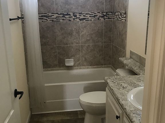 5th image of 934 Fir St