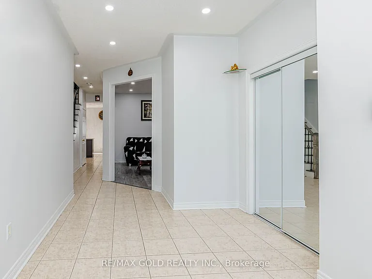 93 Footbridge Cres #UPPER LEVEL ONLY — Photo 3
