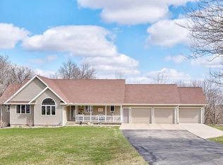 4 Friar Tuck Cir, Estherville, IA 51334