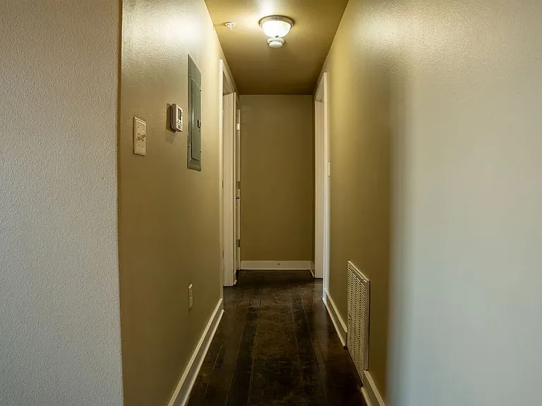 2400 MARKET PLAZA DRIVE — Photo 9