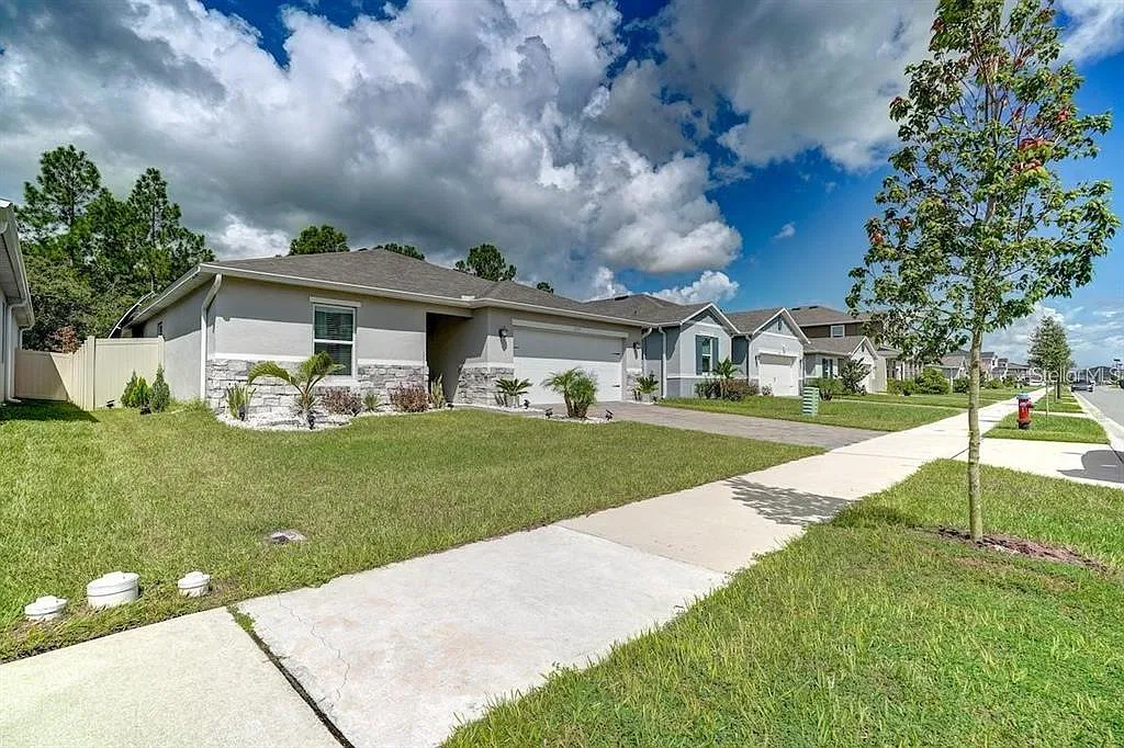 4 bed, 2.0 bath, 1696 sqft, $2,500 — Photo 3