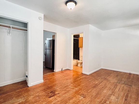 5th image of 1113 E 2nd St #C