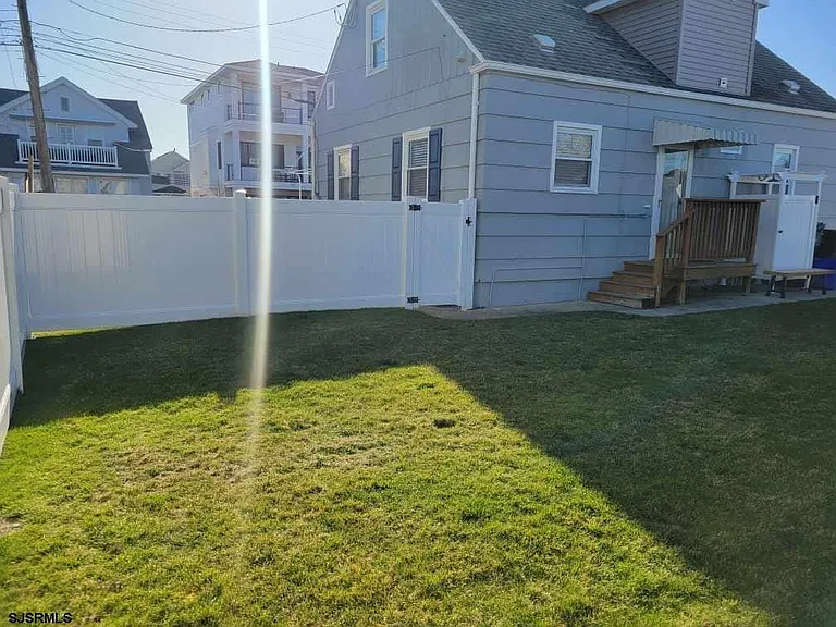 209 N Granville Ave — Photo 13