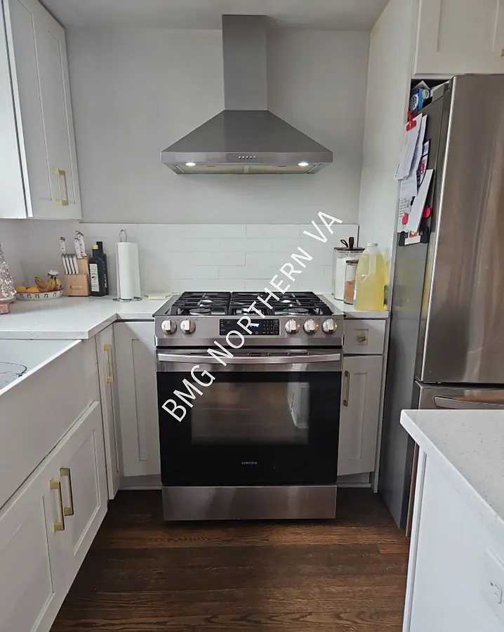 Stylish Remodeled Row House with 2 Bedrooms & 2 Baths in Desirable Del Ray — Photo 3