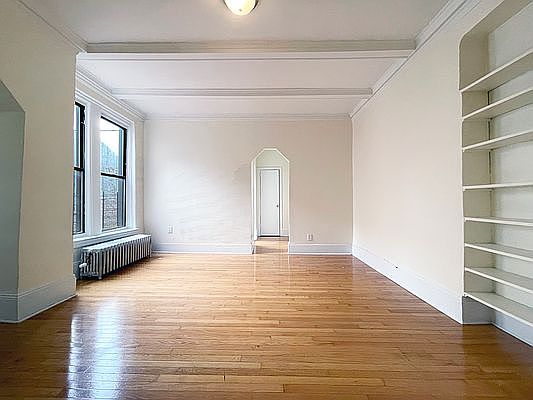 2nd image of 12 Pinehurst Ave APT 6E