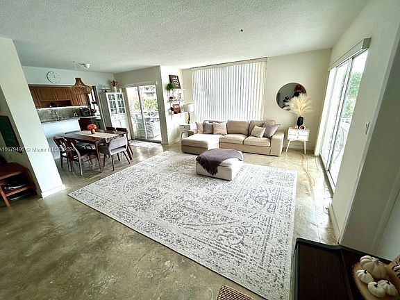 2nd image of 1750 NE 115th St APT 306
