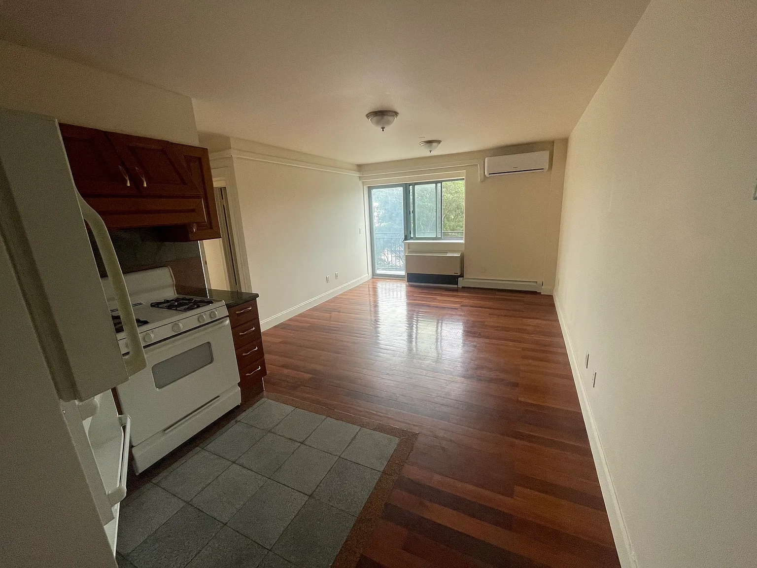 2 bed, 950 sqft, $2,600 — Photo 4