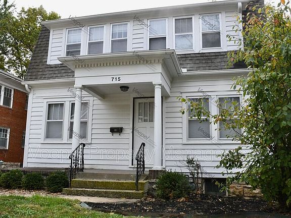 3rd image of 715 E 54th St