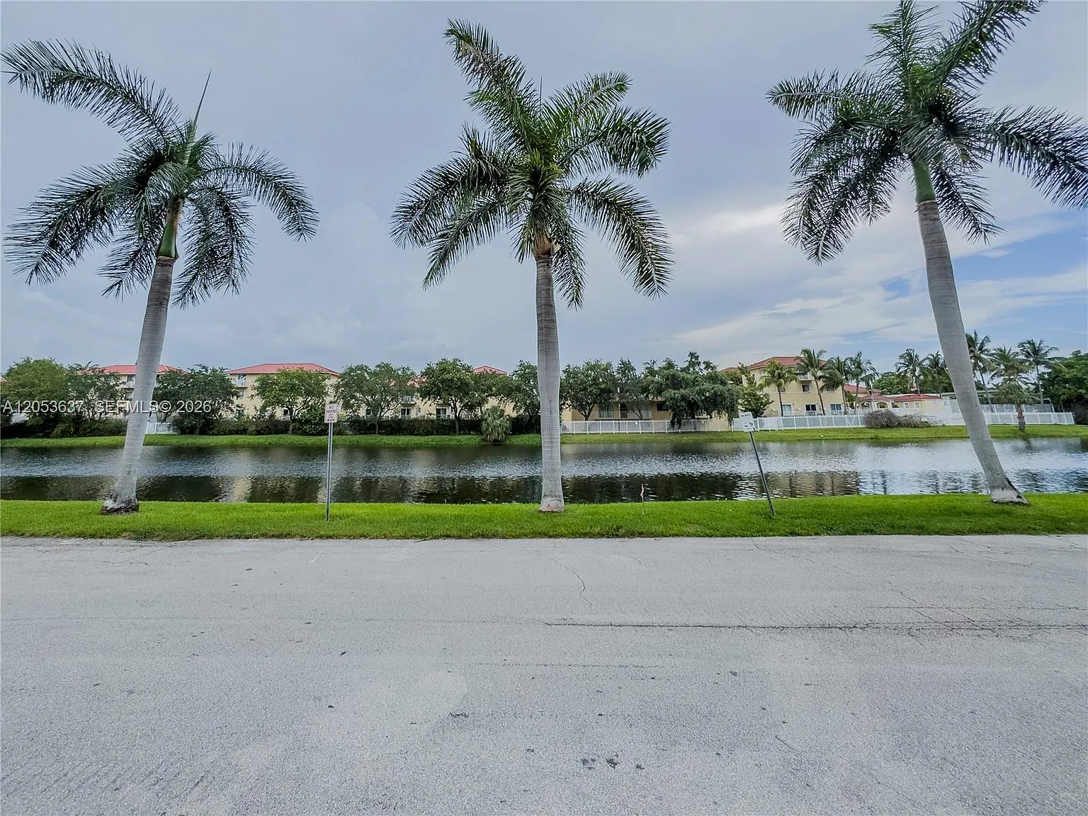Inland Towers Condo — Photo 2
