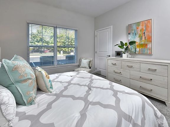 3rd image of 926 E Gilbreath St #302