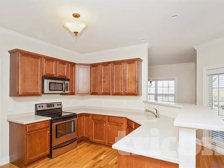 1410 Deerskin Ct — Photo 5