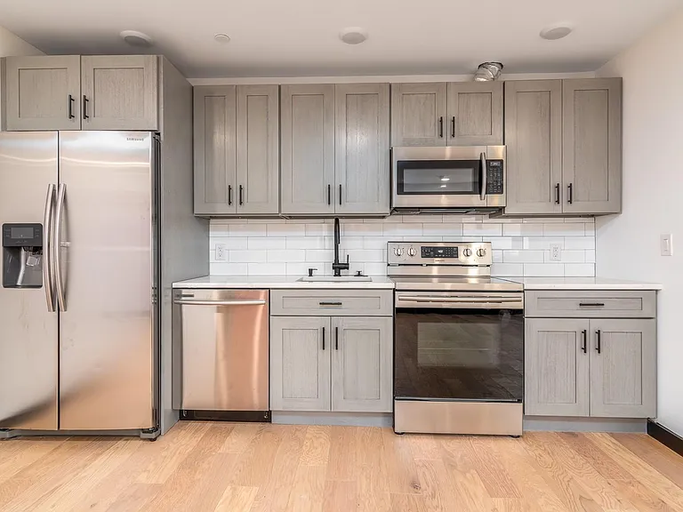 114 Richmond St #2RE — Photo 1