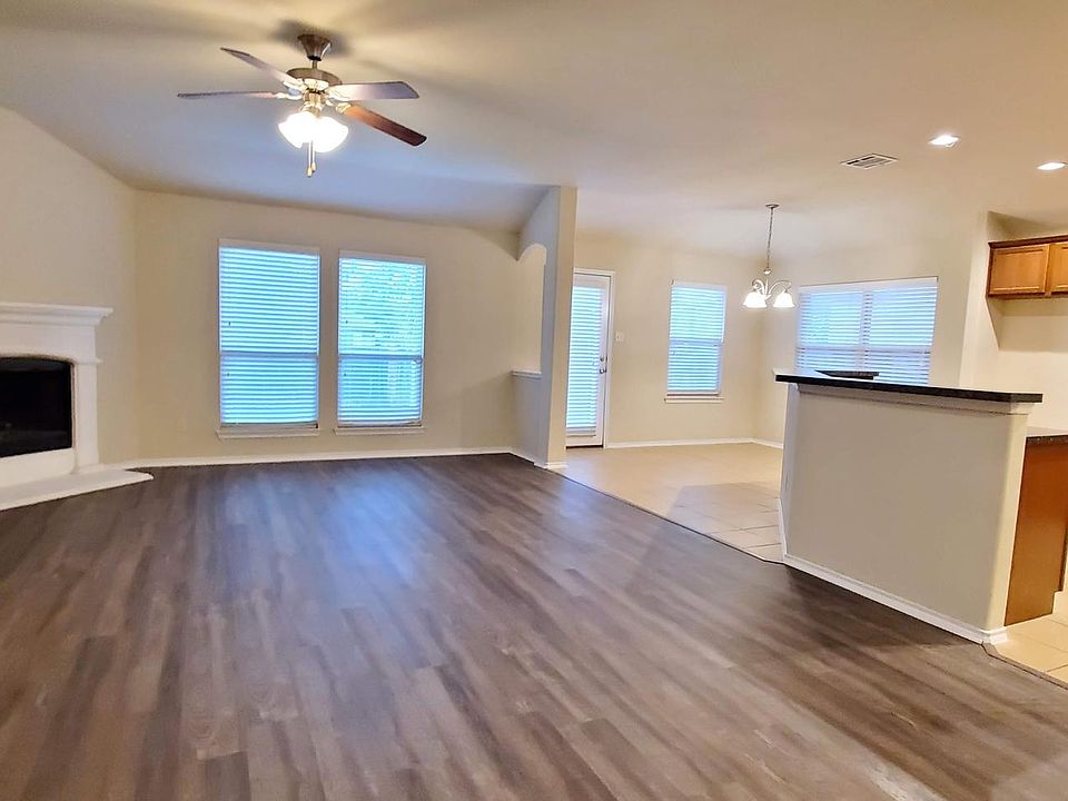 1st image of 829 Bens Dr