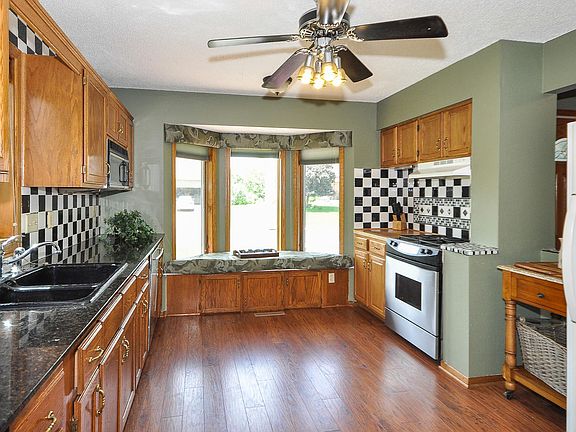 3rd image of 6020 Yucca Ln N