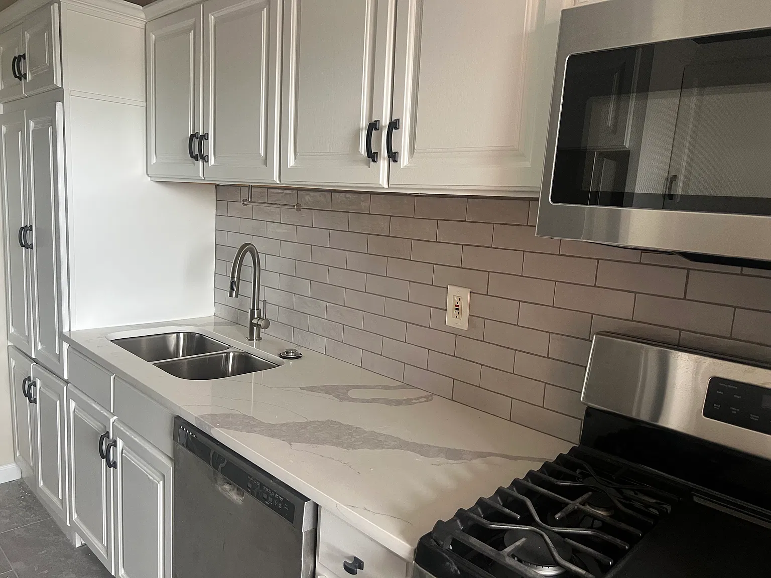 1 bed, 980 sqft, $1,800 — Photo 3
