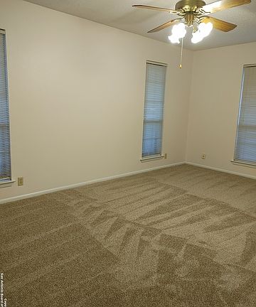 5th image of 121 Robert Stevens Dr