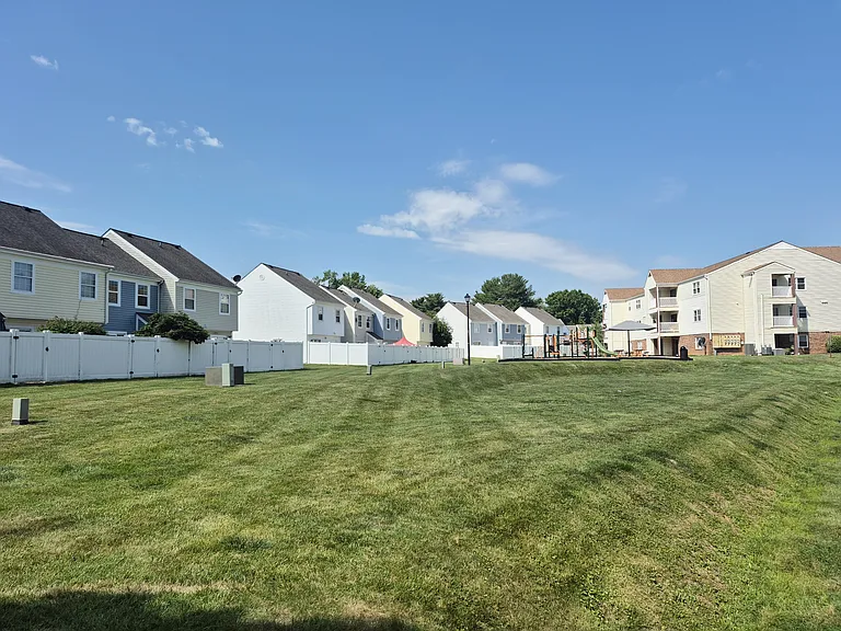 309 Surry Ln — Photo 21