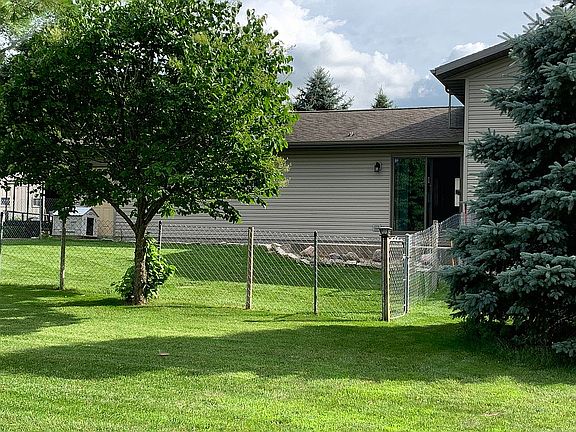 3rd image of W11438 Lake Dr