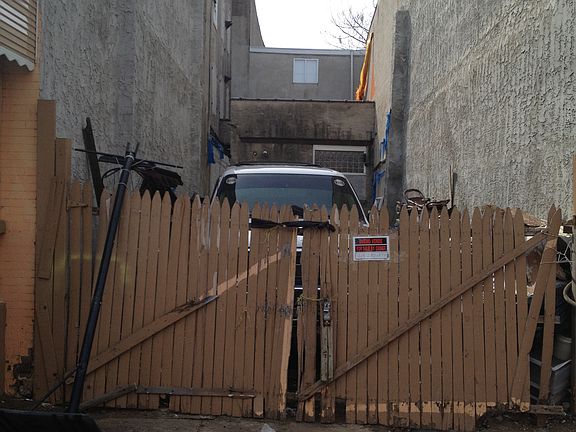 3rd image of 2740 N Fairhill St