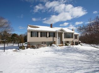 2 Robinson Ln, Chester, NJ 07930