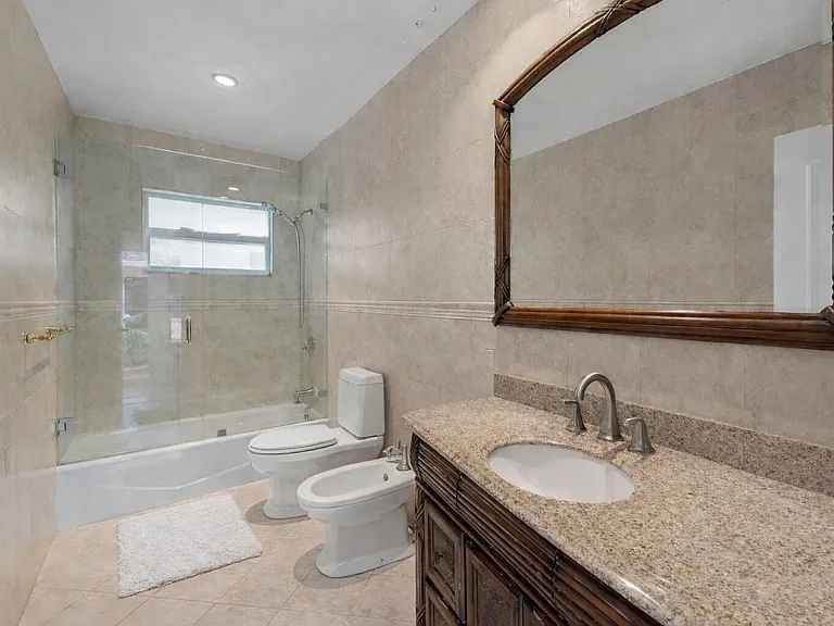 5701 SW 136th St — Photo 17