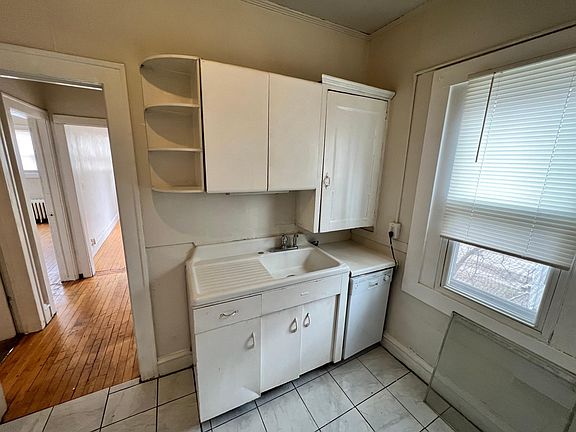 3rd image of 2124 Como Ave SE APT 5