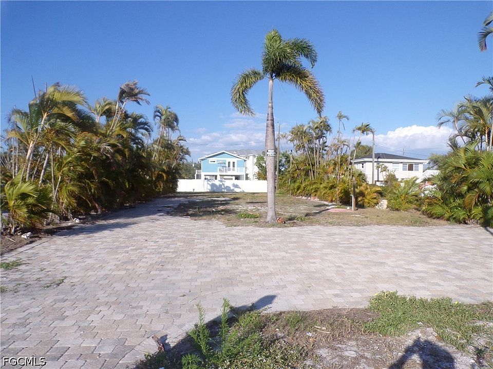 1st image of 5865 Estero Blvd