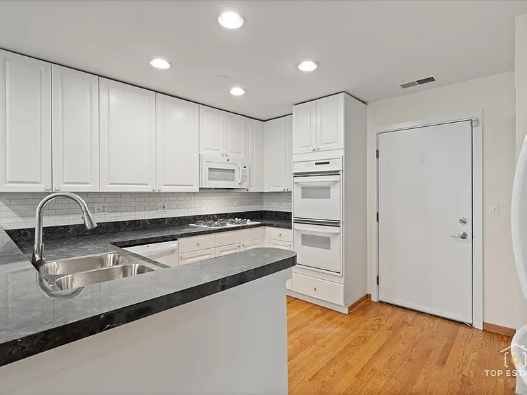 1812 S Dearborn St #10 — Photo 12
