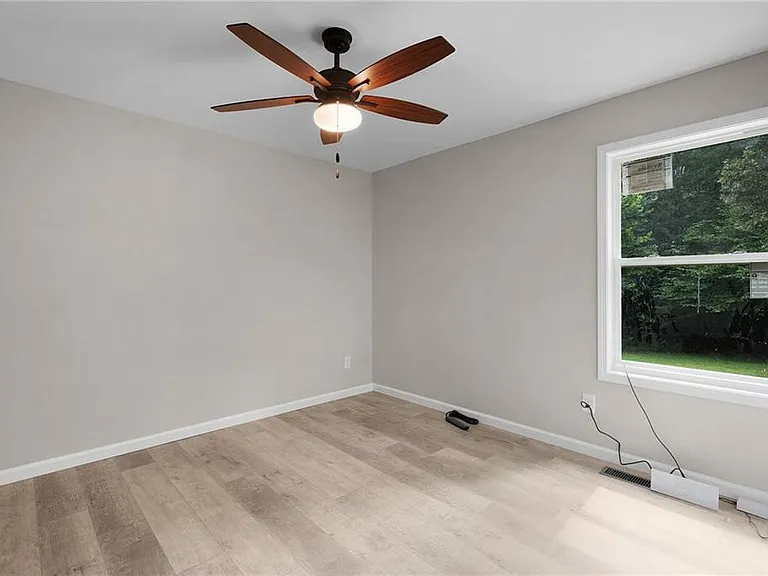 135 Holly Creek Dr — Photo 12