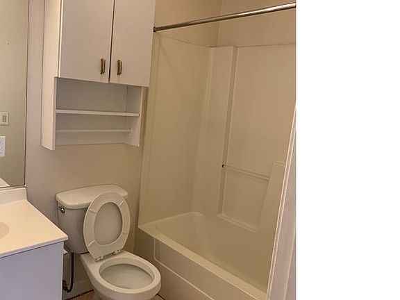 5th image of 980 Lindley St #102G