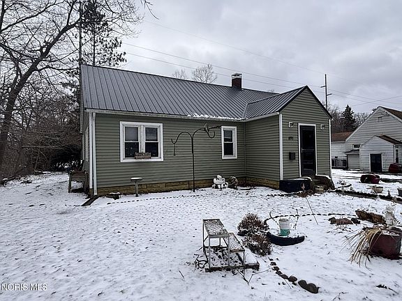 3rd image of 895 Sunday St