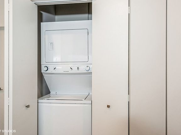 5th image of 848 N Larrabee St #405