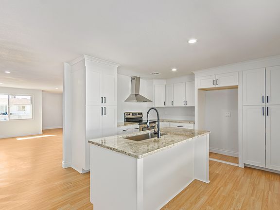 4th image of 14447 N 39th Way