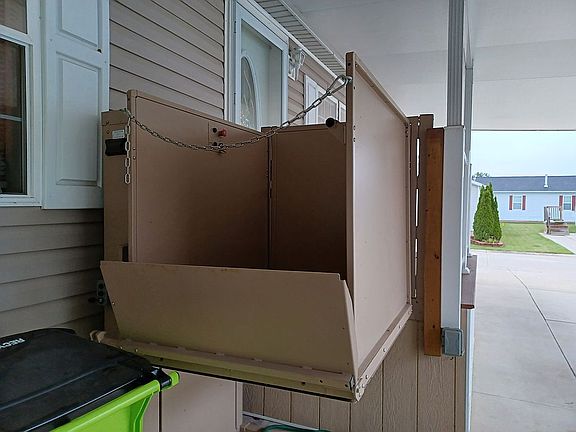 2nd image of 304 Rockford Cir