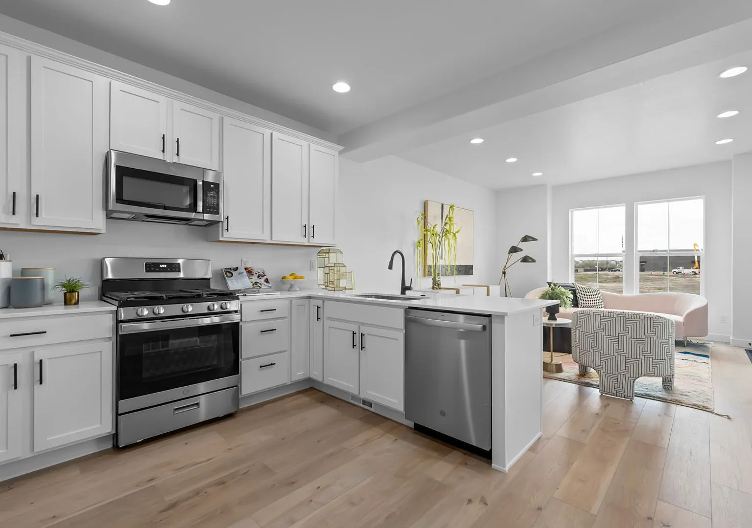 2 Months Free- New 3-Bed2.5-Bath Ivory Townhome Available! — Photo 4