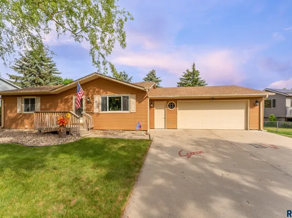 204 E Vera Ln, Brandon, SD 57005