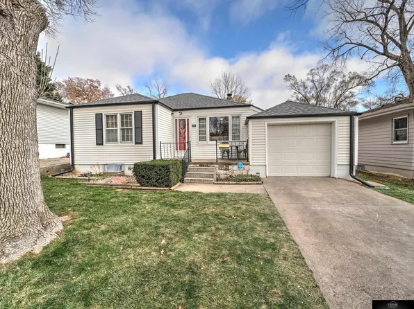 2037 N 69th St, Omaha, NE 68104